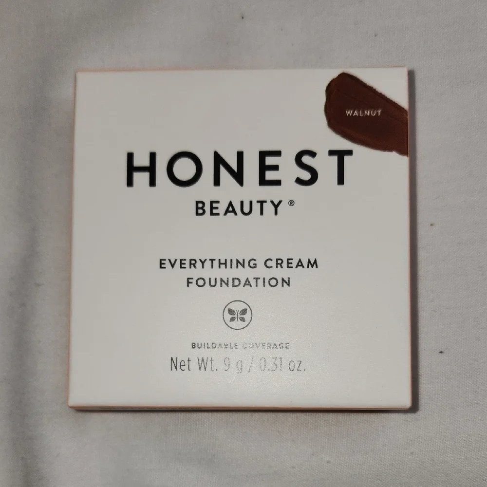 Flawless Brown Foundation for Natural Makeup Finish